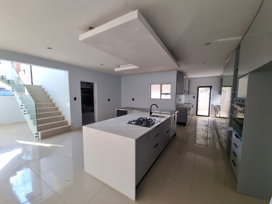 5 Bedroom Property for Sale in Melodie North West